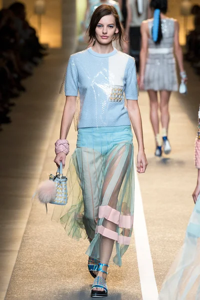 Look 43